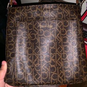 CALVIN KLEIN CROSS BODY